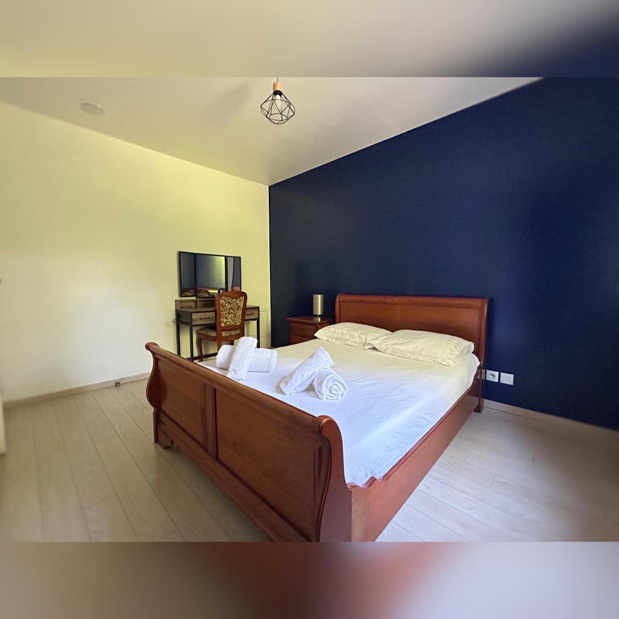 Le Duplex Chessy - 15Min From Disneyland - 2 Private Parkings - Garden - Kingsize & Queensize Bed - Supermarket Behind The House Eksteriør bilde